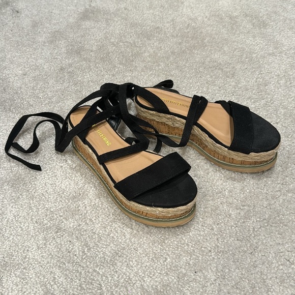 Pretty Little Thing Flatform Espadrille Sandal - Picture 3 of 3